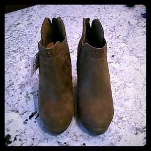 Daisy Fuentes Ankle Wedge Booties